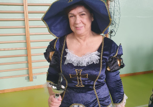 nauczyciele w przebraniach