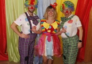 nauczyciele w przebraniach